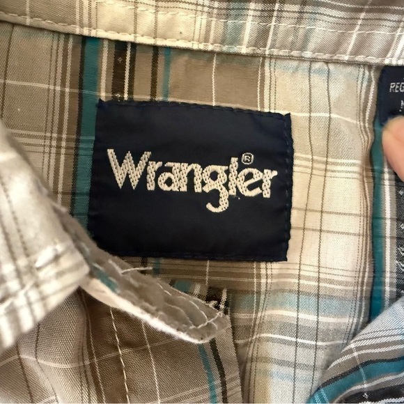 Wrangler Men's Plaid Button-Down Shirt - Picture 5 of 6